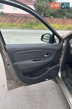 Минивэн Renault Scenic 2009 в 