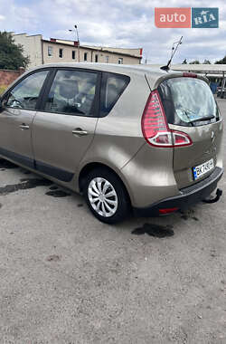 Минивэн Renault Scenic 2009 в 
