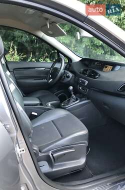Минивэн Renault Scenic 2012 в 