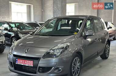 Минивэн Renault Scenic 2011 в 