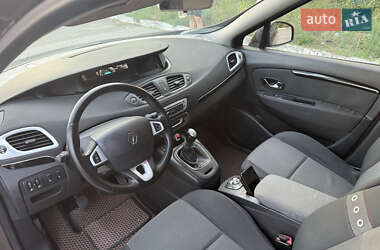 Минивэн Renault Scenic 2012 в 