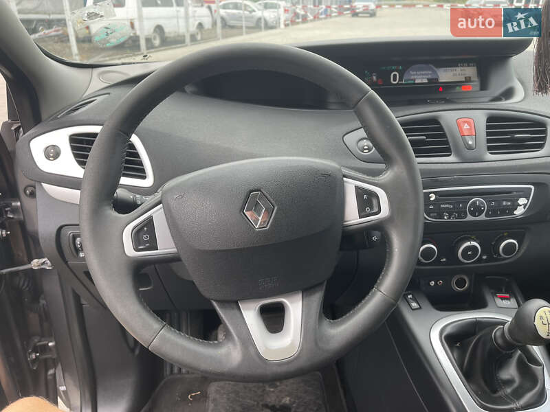 Мінівен Renault Scenic 2011 в Нововолинську