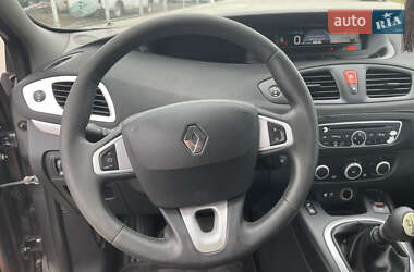 Минивэн Renault Scenic 2011 в 