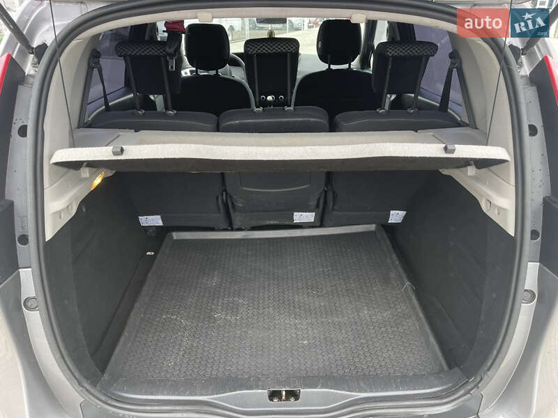 Мінівен Renault Scenic 2011 в Нововолинську