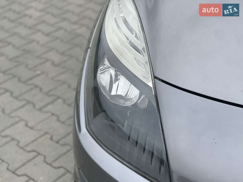 Мінівен Renault Scenic 2011 в Нововолинську