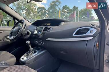 Минивэн Renault Scenic 2011 в 