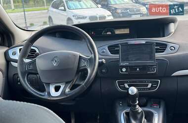 Минивэн Renault Scenic 2011 в 