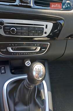 Минивэн Renault Scenic 2012 в 