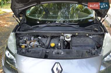 Минивэн Renault Scenic 2010 в 