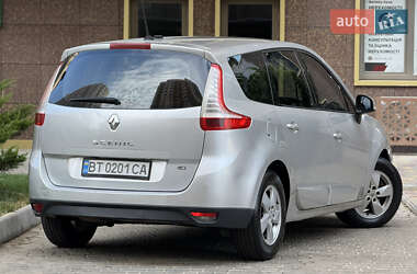 Минивэн Renault Scenic 2011 в 
