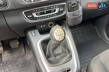 Минивэн Renault Scenic 2011 в 