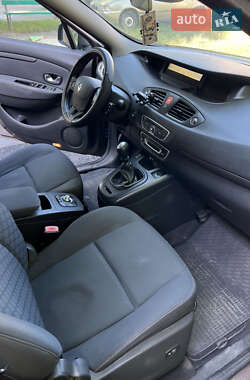 Минивэн Renault Scenic 2010 в 