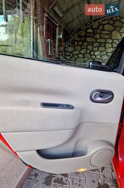 Минивэн Renault Scenic 2005 в 
