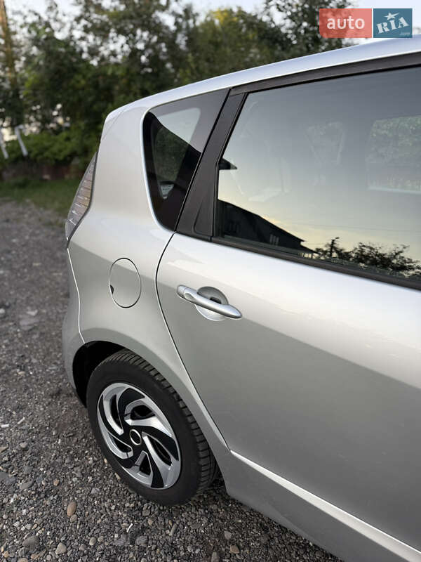 Мінівен Renault Scenic 2014 в Чернівцях