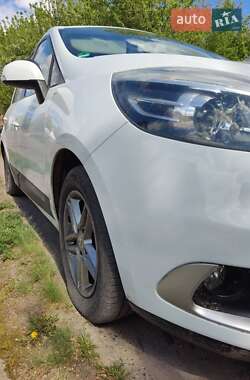 Минивэн Renault Scenic 2012 в 