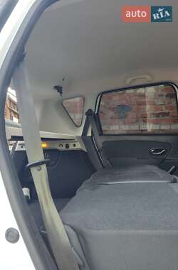 Минивэн Renault Scenic 2012 в 