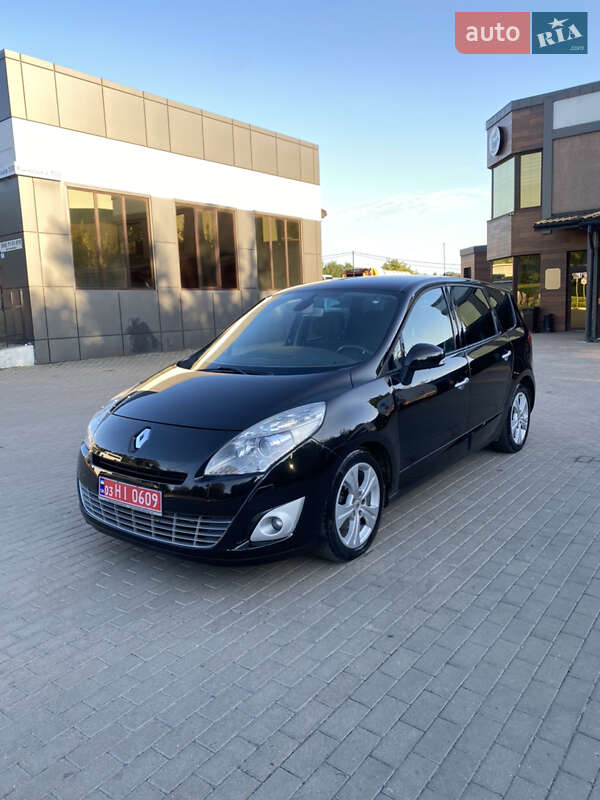 Минивэн Renault Scenic 2011 в 