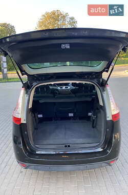 Минивэн Renault Scenic 2011 в 