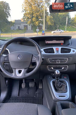 Минивэн Renault Scenic 2011 в 
