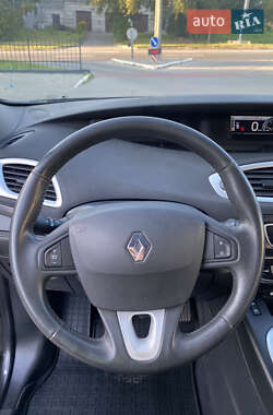 Минивэн Renault Scenic 2011 в 