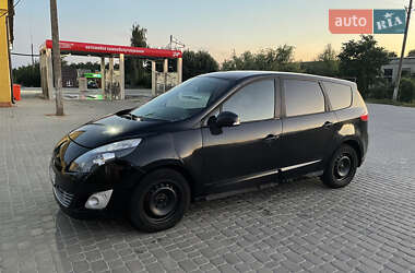 Минивэн Renault Scenic 2011 в 