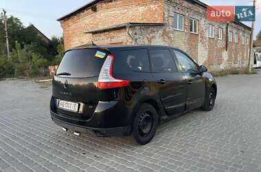 Минивэн Renault Scenic 2011 в 