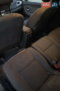 Минивэн Renault Scenic 2011 в 