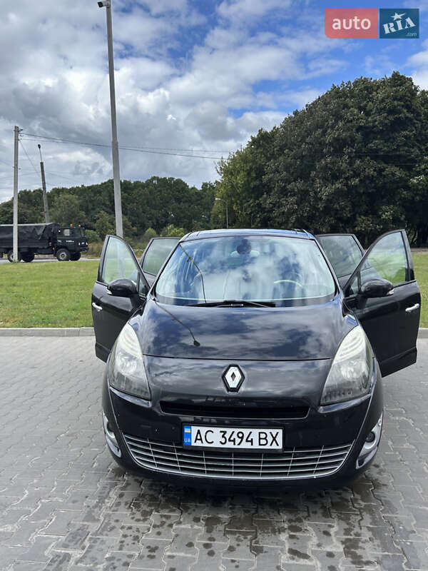 Минивэн Renault Scenic 2010 в 