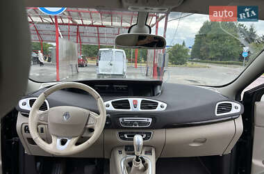 Минивэн Renault Scenic 2010 в 