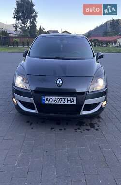 Минивэн Renault Scenic 2010 в 