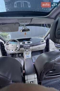 Минивэн Renault Scenic 2010 в 