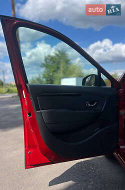Минивэн Renault Scenic 2013 в 