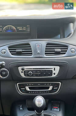 Минивэн Renault Scenic 2013 в 