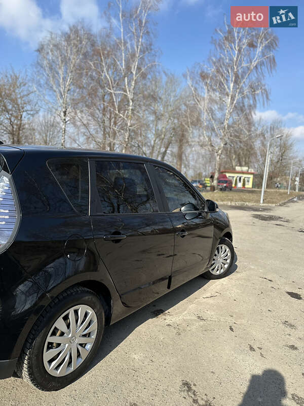 Минивэн Renault Scenic 2013 в Золочеве