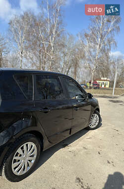 Минивэн Renault Scenic 2013 в 