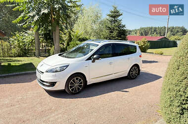 Минивэн Renault Scenic 2012 в 