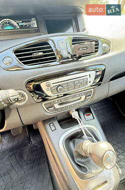 Минивэн Renault Scenic 2012 в 