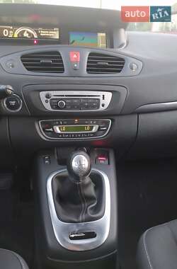 Минивэн Renault Scenic 2014 в 