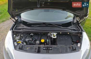 Минивэн Renault Scenic 2014 в 