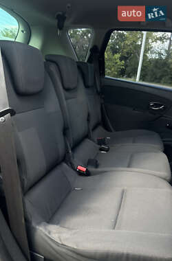 Минивэн Renault Scenic 2013 в 
