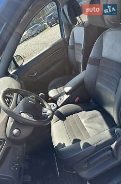 Минивэн Renault Scenic 2012 в 