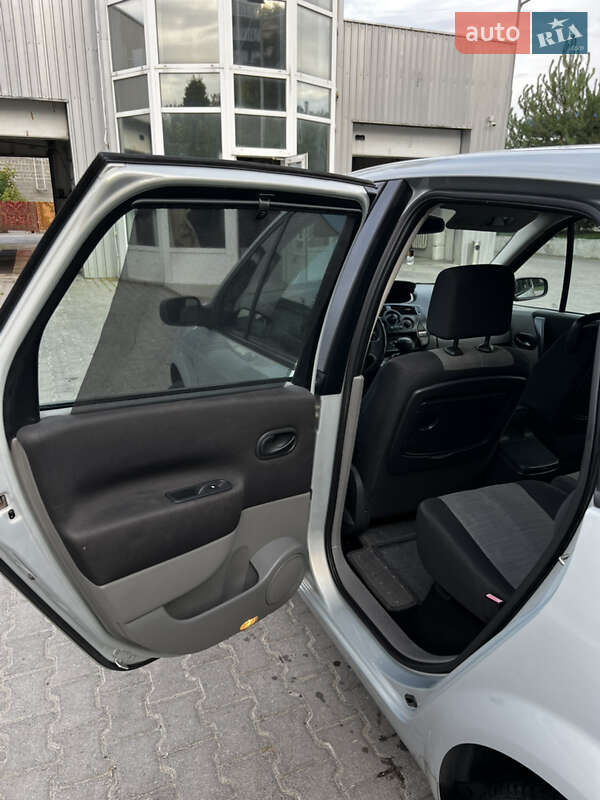 Мінівен Renault Scenic 2004 в Кам'янець-Подільському фото 12 Мінівен Renault Scenic 2004 в Кам'янець-Подільському