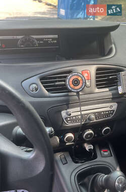 Минивэн Renault Scenic 2010 в 