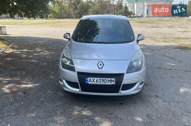 Минивэн Renault Scenic 2010 в 