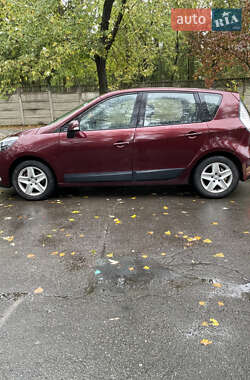 Минивэн Renault Scenic 2012 в 