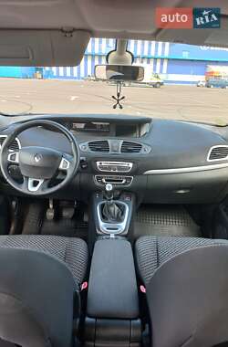 Минивэн Renault Scenic 2011 в 