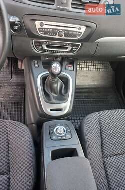 Минивэн Renault Scenic 2011 в 