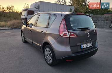 Минивэн Renault Scenic 2011 в 