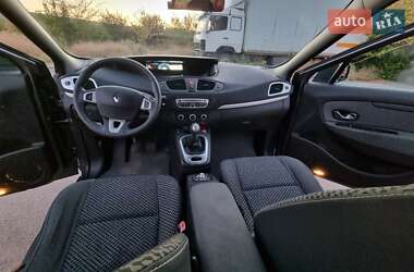 Минивэн Renault Scenic 2011 в 