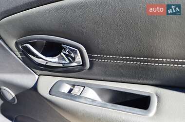Минивэн Renault Scenic 2013 в 